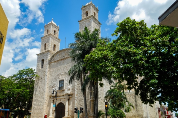 Iglesia del Jesus Merida: Tesoro Barroco de Yucatan
